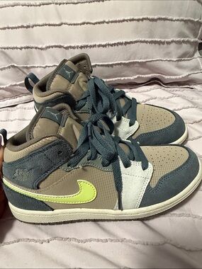 Jordan mid 1 SE